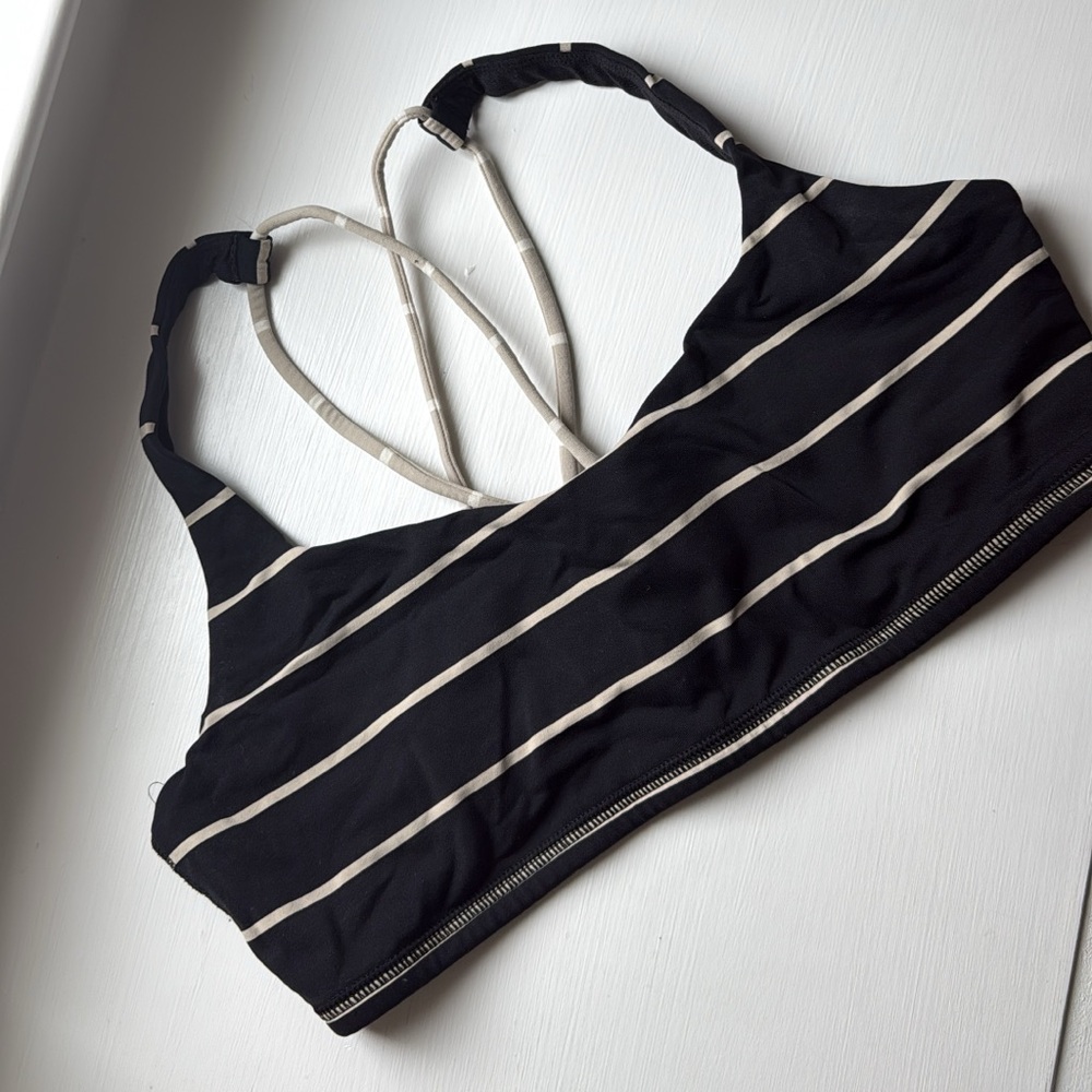 Lululemon free 2 be bra